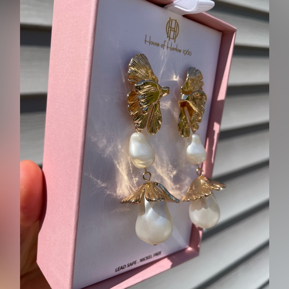 NEW House Of Harlow 1960 Gold Tone Leaf And Faux Pearl Dangle Drop Earrings - Picture 8 of 12